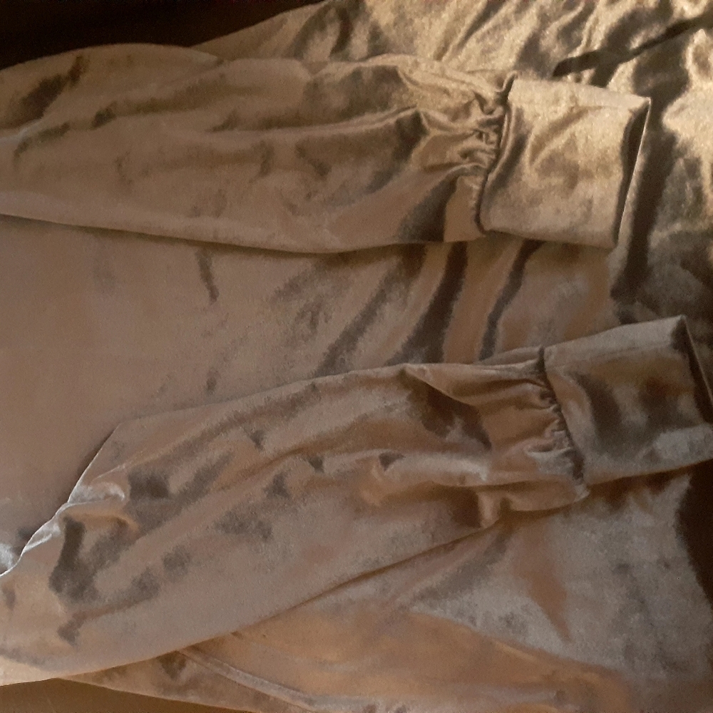 Clothes - Picture 4 of 5